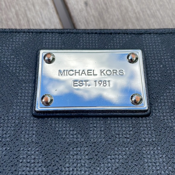 Michael Kors Mk Mono Wallet - Picture 2 of 8